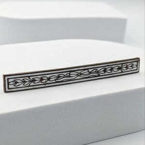 Antique Victorian or Edwardian era brooch beauty pin brooch